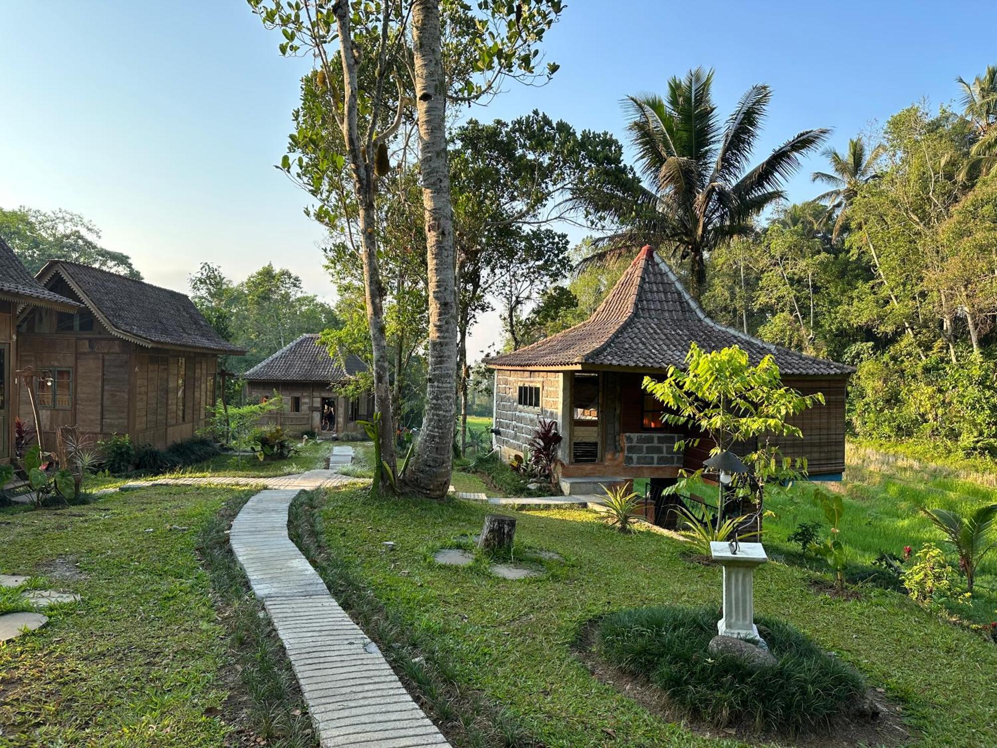 Oemah Tepi Sawah Villa Джатилувих Екстериор снимка